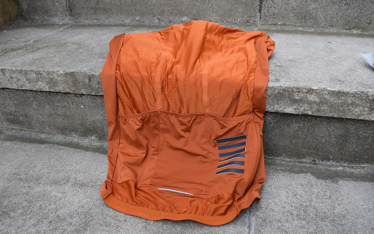 The jersey features textured materials on the rear to improve aerodynamics
