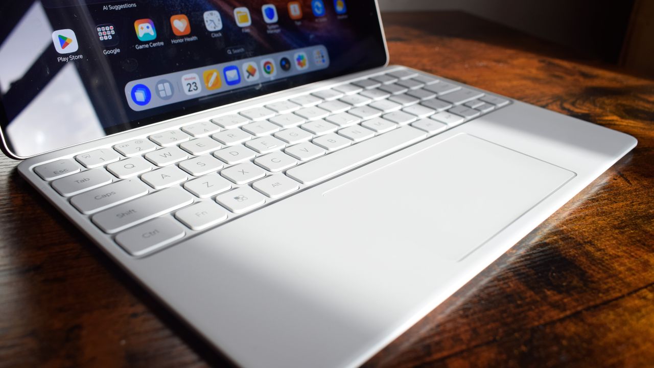 The Honor MagicPad 4 on a desk