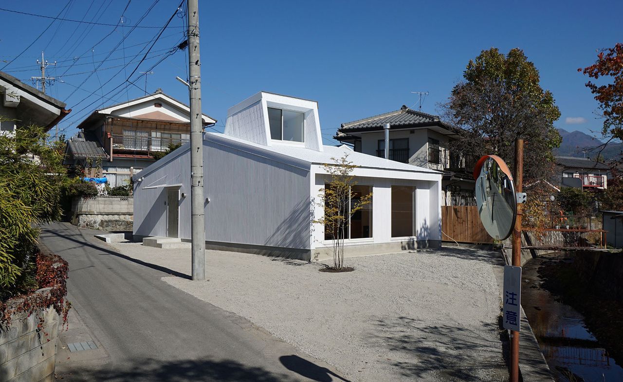 Located in the mountainous region of Matsumoto, the area often referred to as the Japanese Alps, the Pettanco house is a smart family home and workspace designed by Yuji Tanabe Architects