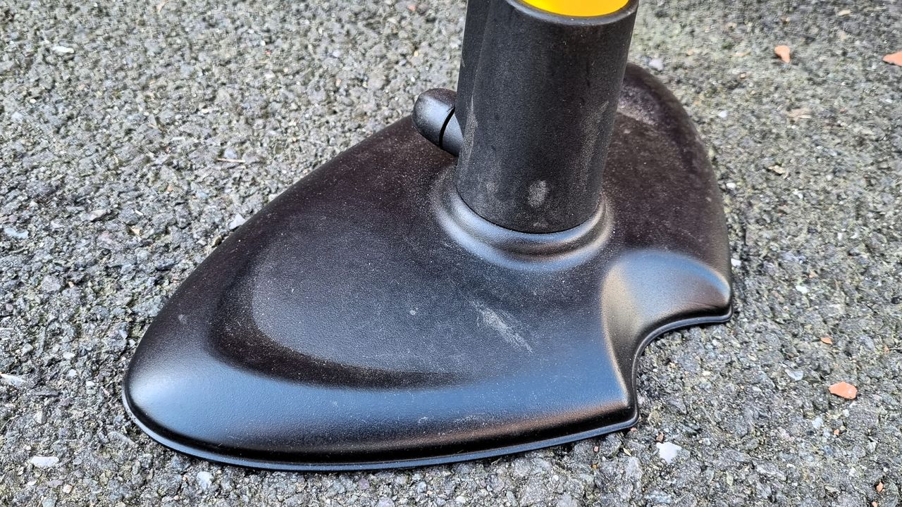 The base of the Topeak JoeBlow Sport III