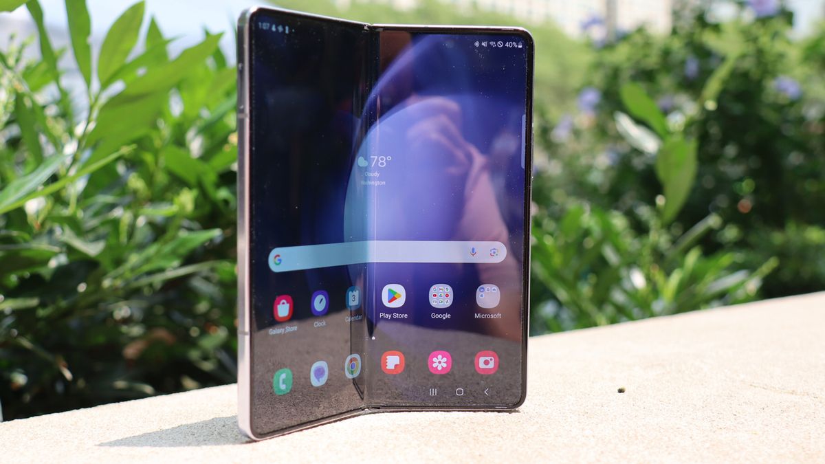 We might have just gotten our first look at Samsung’s next-gen Galaxy Fold and Flip