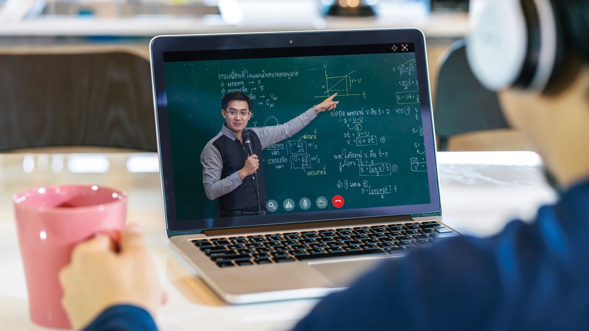 A student participating in a class virtually