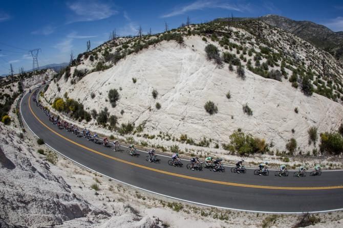 The peloton stays strung out as they close in on the break