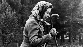 The Queen walking at Balmoral whilst attending Gun Dog Trials, 1967. (Photo by © Hulton-Deutsch Collection/CORBIS/Corbis via Getty Images)