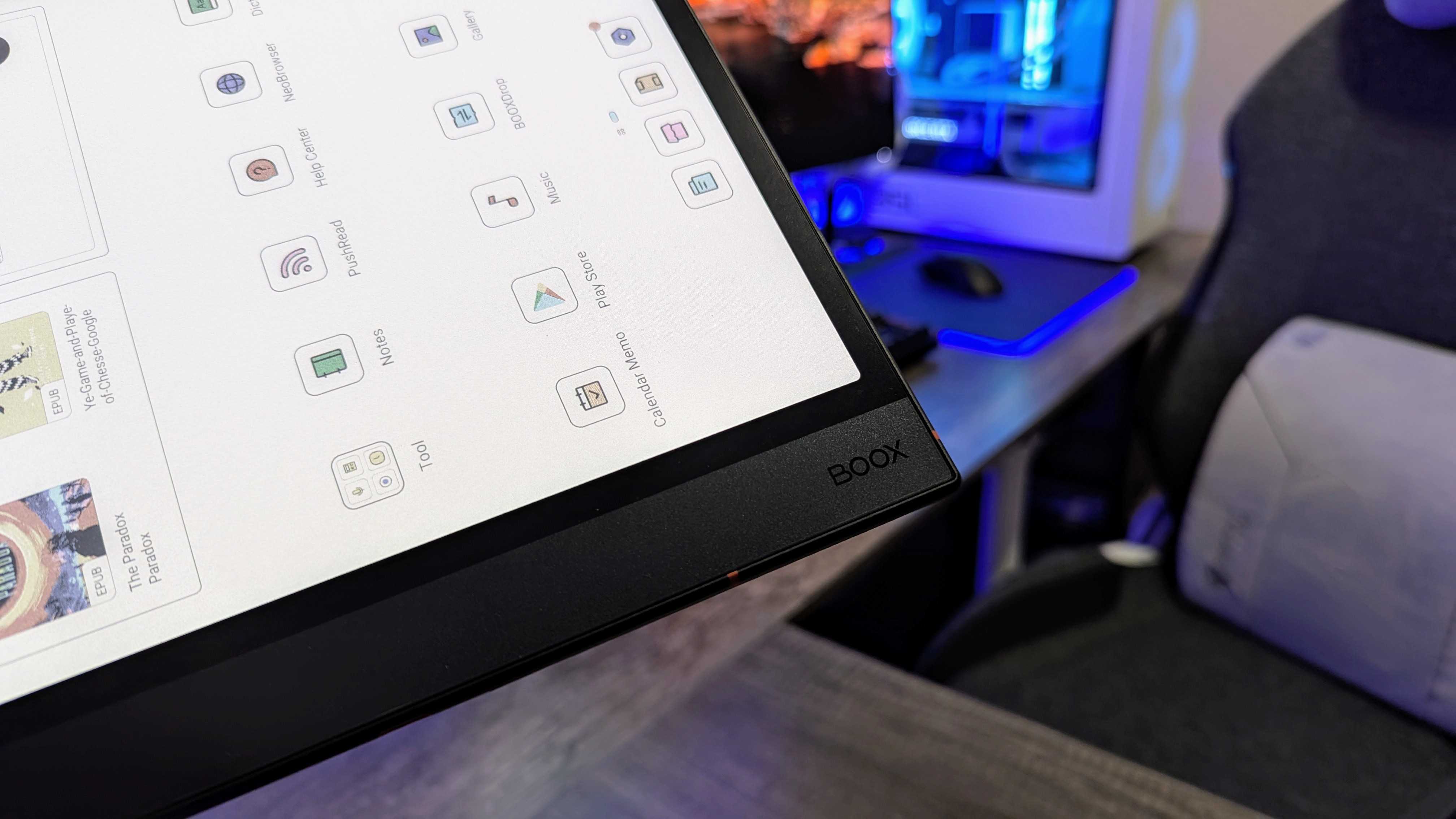 Image of the BOOX Note Air4 C E-Ink tablet.