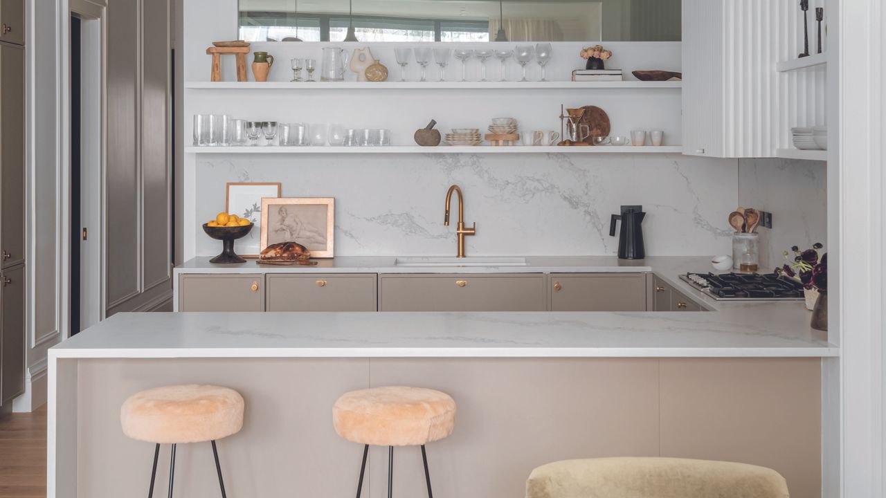 Kitchen with white marble worktops and open shelving