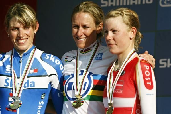 Noemi Cantele (2nd, Italy), Kristin Armstrong (1st, USA) and Linda Melanie Villumsen (3rd, Denmark).