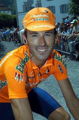 Iban Mayo (Euskaltel) smiles at the start