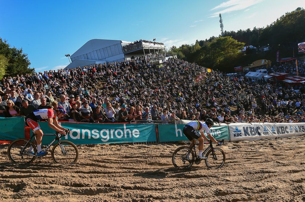 Wout Van Aert (Crelan-Vastgoedservice) takes the lead ahead of Mathieu van der Poel (Beobank-Corendon)