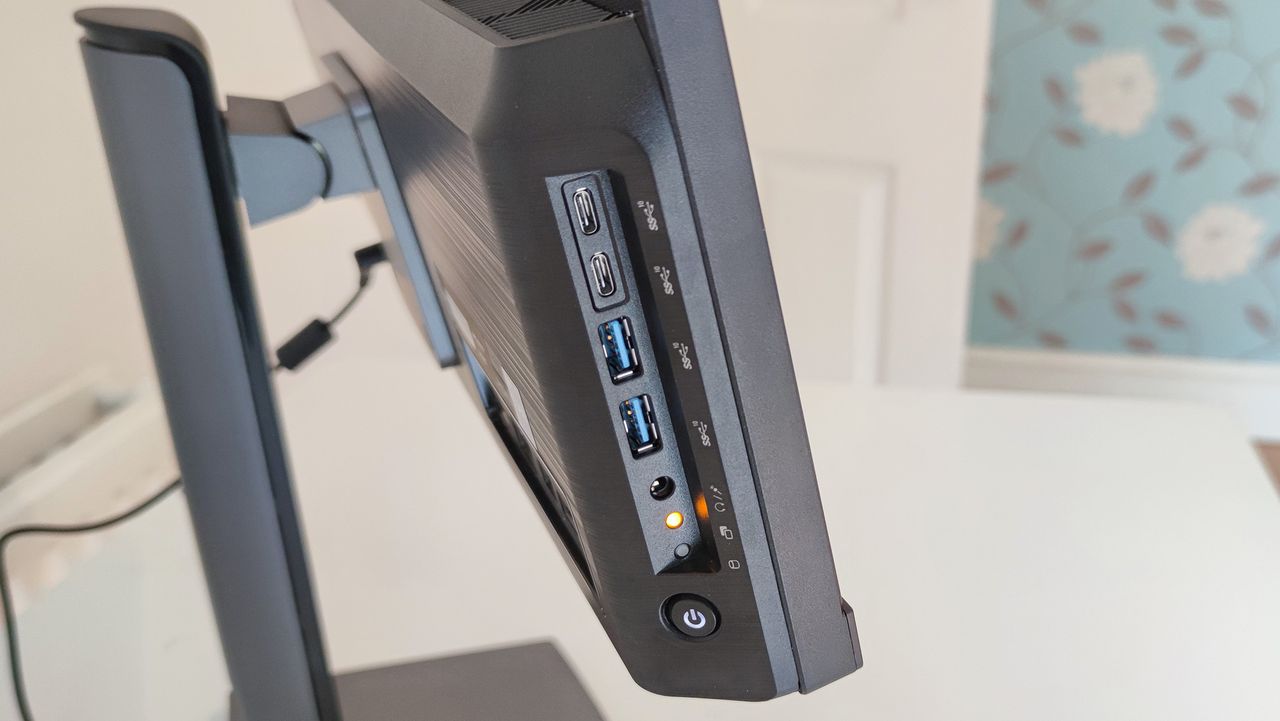 A photograph of the MSI Modern AM241's side ports