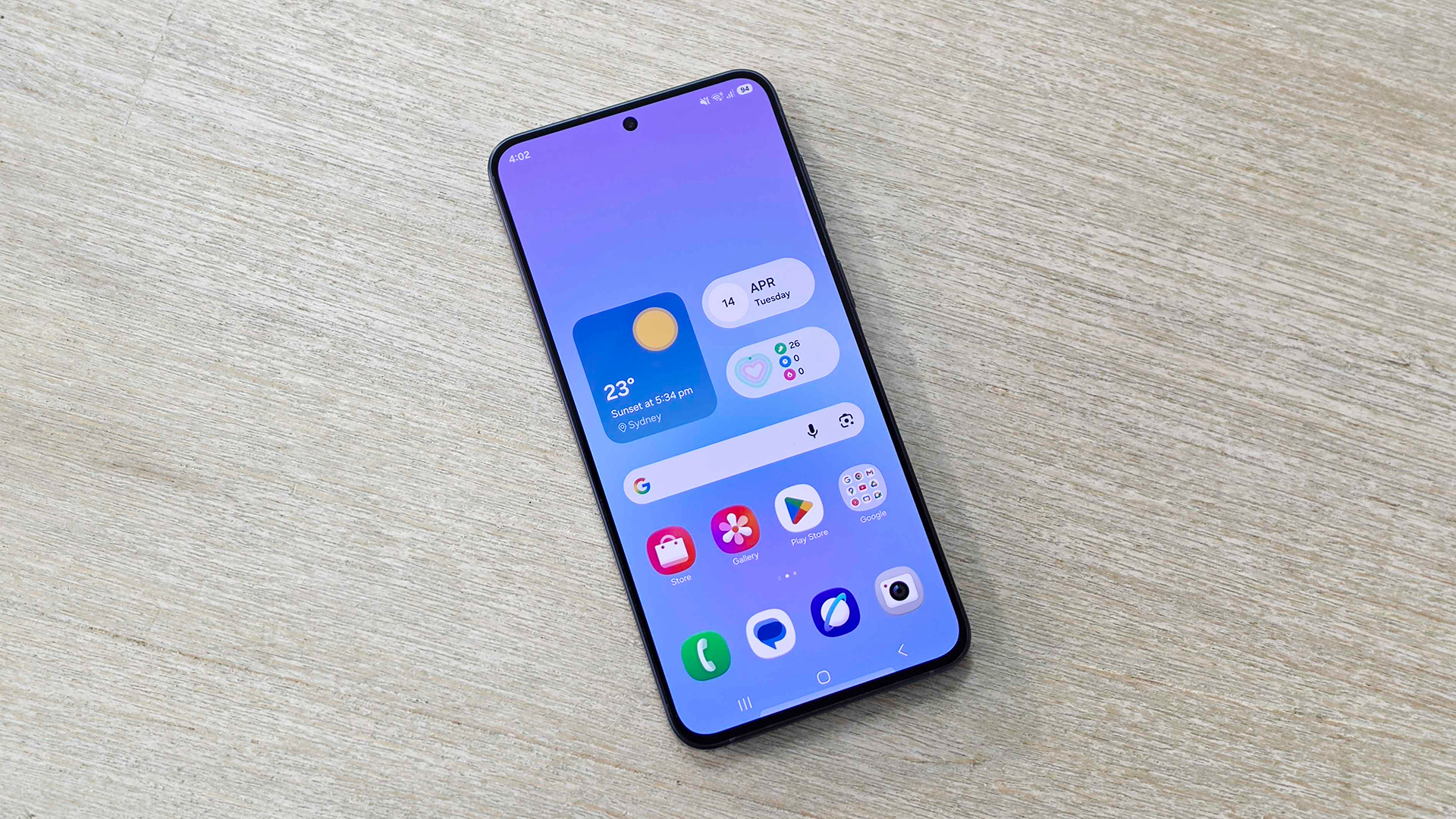 سامسونگ گلکسی A57 روی میز