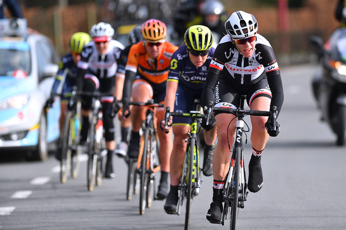 A strong lead group of six riders formed in the waning kilometres of the Omloop Het Nieuwsblad.