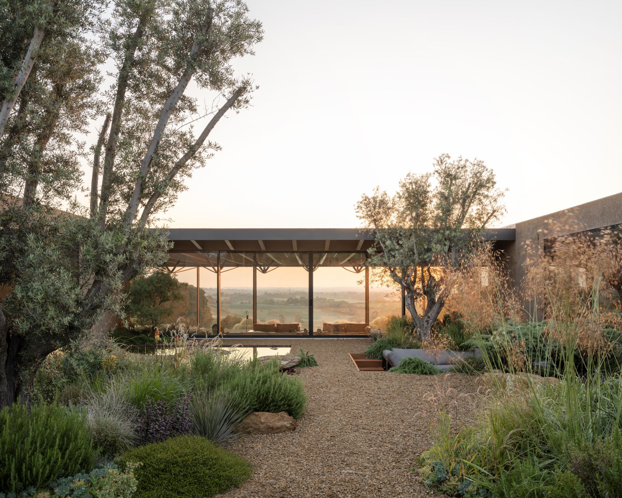 Hiaven house by McLaren Excell, a minimalist home in the biritsh countryside