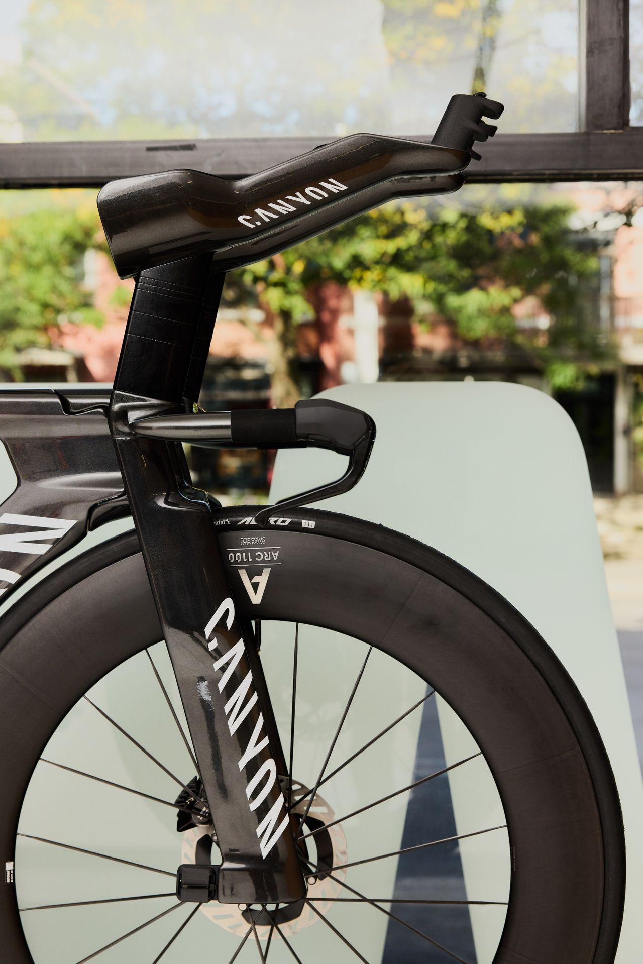 A Canyon Speedmax time trial bike front end
