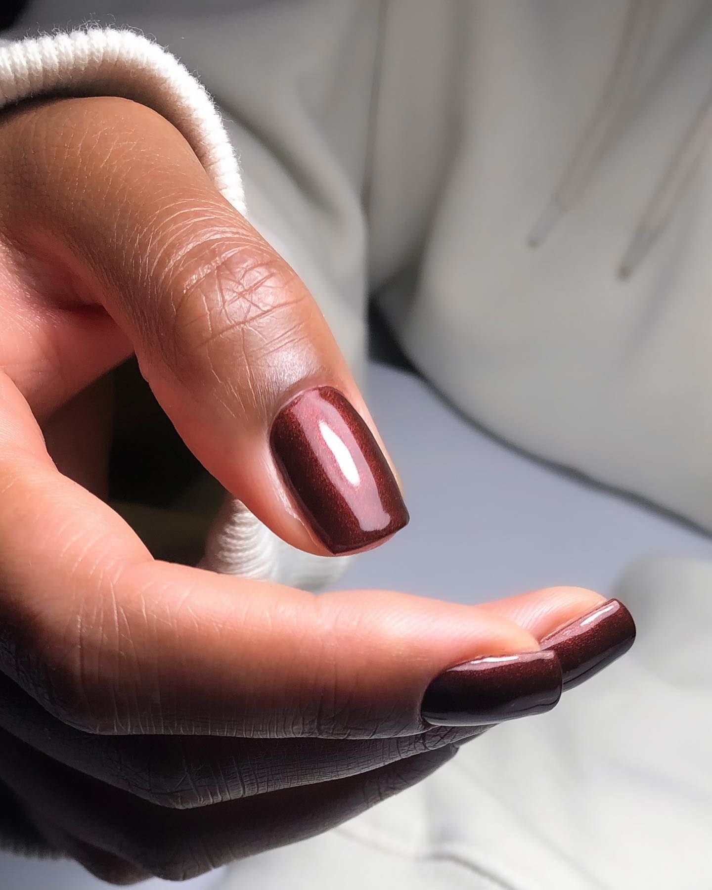 A red-brown manicure by Julia Diogo
