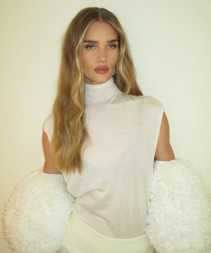 Rosie Huntington-Whiteley with warm blonde hair.