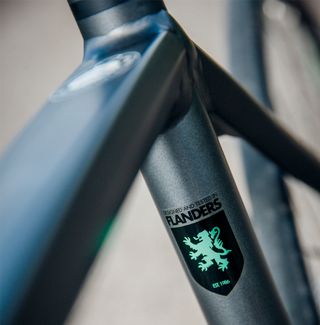 Btwin Ultra AF 700 seat tube badge