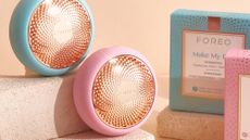 Two Foreo devices next to two masks - Foreo Black Friday
