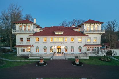 Exterior of Gloria Swanson house in New Jersey