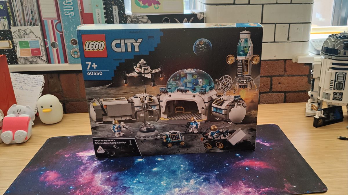Lego Lunar Research Base