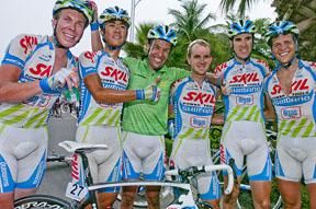 Skil Shimano minus Tom Veelers who crashed out on the run into the finish get together with their stage winner Kenny Van Hummel (green).
