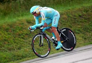 Paolo Savoldelli (Astana) rides to stage win.