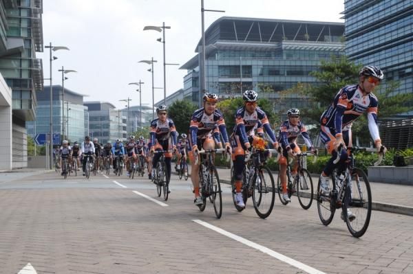 The Champion System Pro Cycling Team led a group ride for more than 200 fans following its team presentation in Hong Kong.