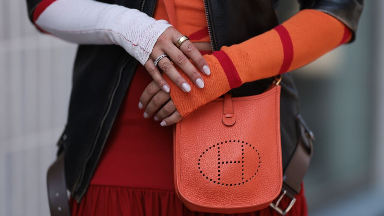 Pink manicure street style