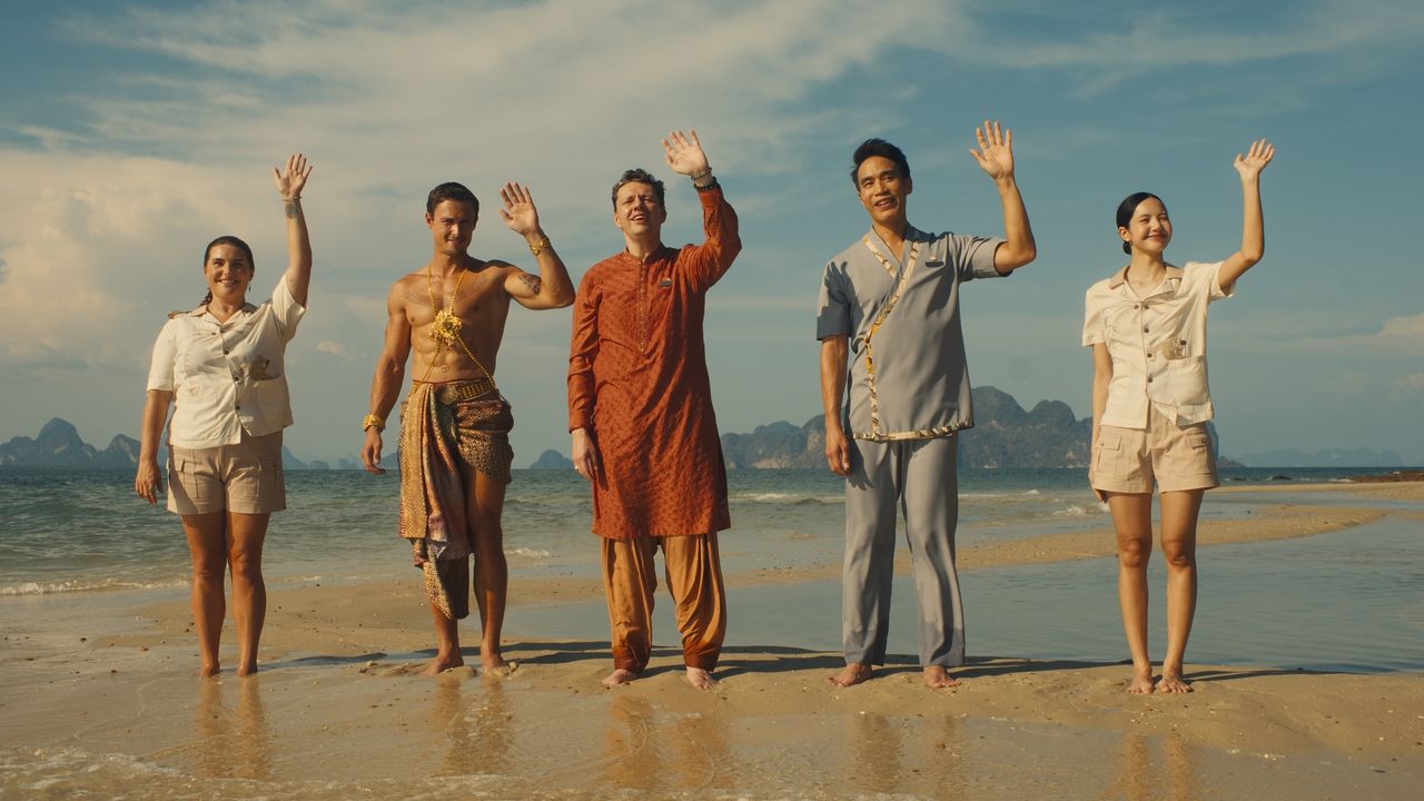 l-r: Morgana O&#039;Reilly, Arnas Fedaravičius, Christian Friedel, Dom Hetrakul, Lalisa Manobal in &#039;The White Lotus&#039; season 3