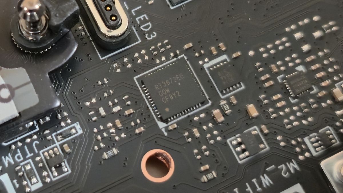 MSI X870E Carbon Max Wifi - ICs