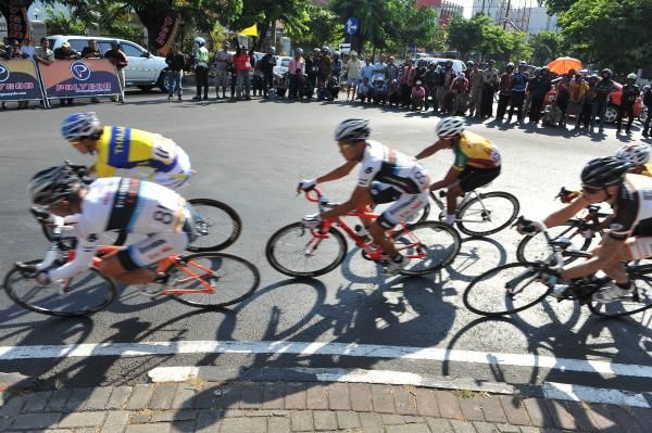 Riders racing under the blasting sun