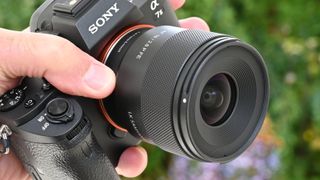 LK Samyang AF 16mm f/2.8 P FE product shot