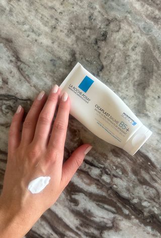 uNYHW46VhbdtwZGRTyNhRD-320-80 لماذا يستحق La Roche-Posay Cicaplast Balm B5 معرفة