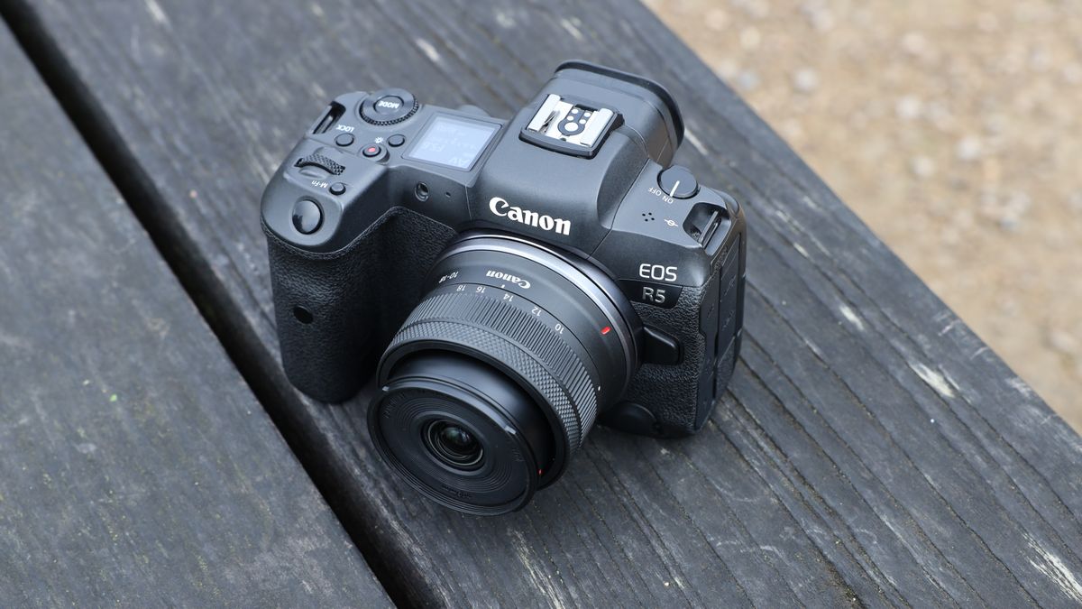 A Canon RF-S 10-18mm f/4.5-6.3 IS STM lens on a Canon EOS R5 camera on a wooden slatted bench