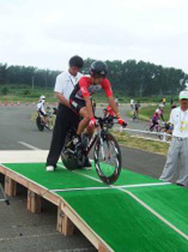 Fumiyuki Beppu (RadioShack) on the start ramp of the Japanese time trial