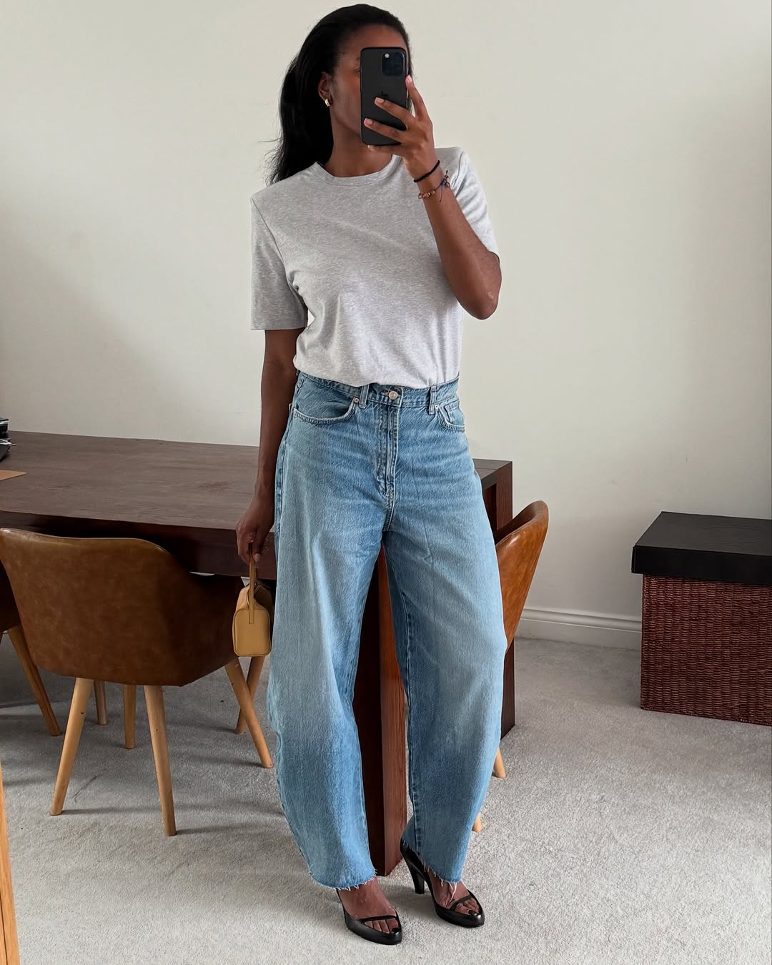 Marilyn in heeled sandals