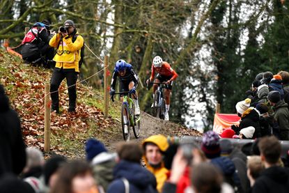 Lucinda Brand and Ceylin del Carmen Alvarado in action at a cyclo-cross round in 2026