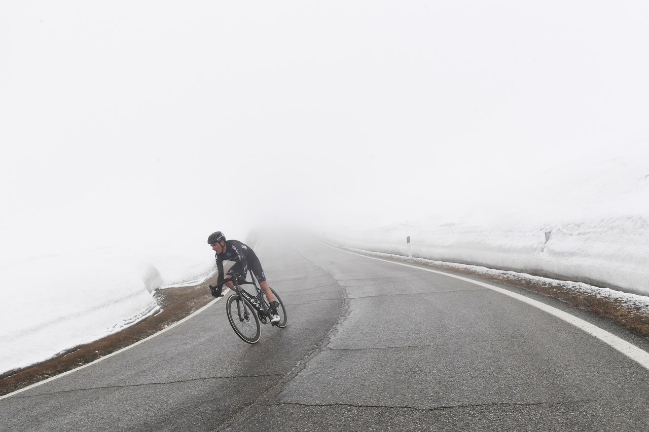 Romain Bardet on the descent of the Passo Giau during stage 16 of the Giro d&#039;Italia 2021