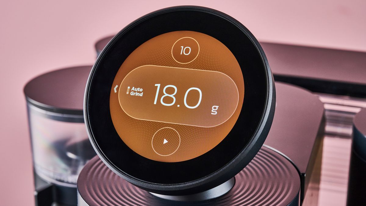 A closeup of the Meraki's touch screen, showing its grind settings — it's currently set to 18g.