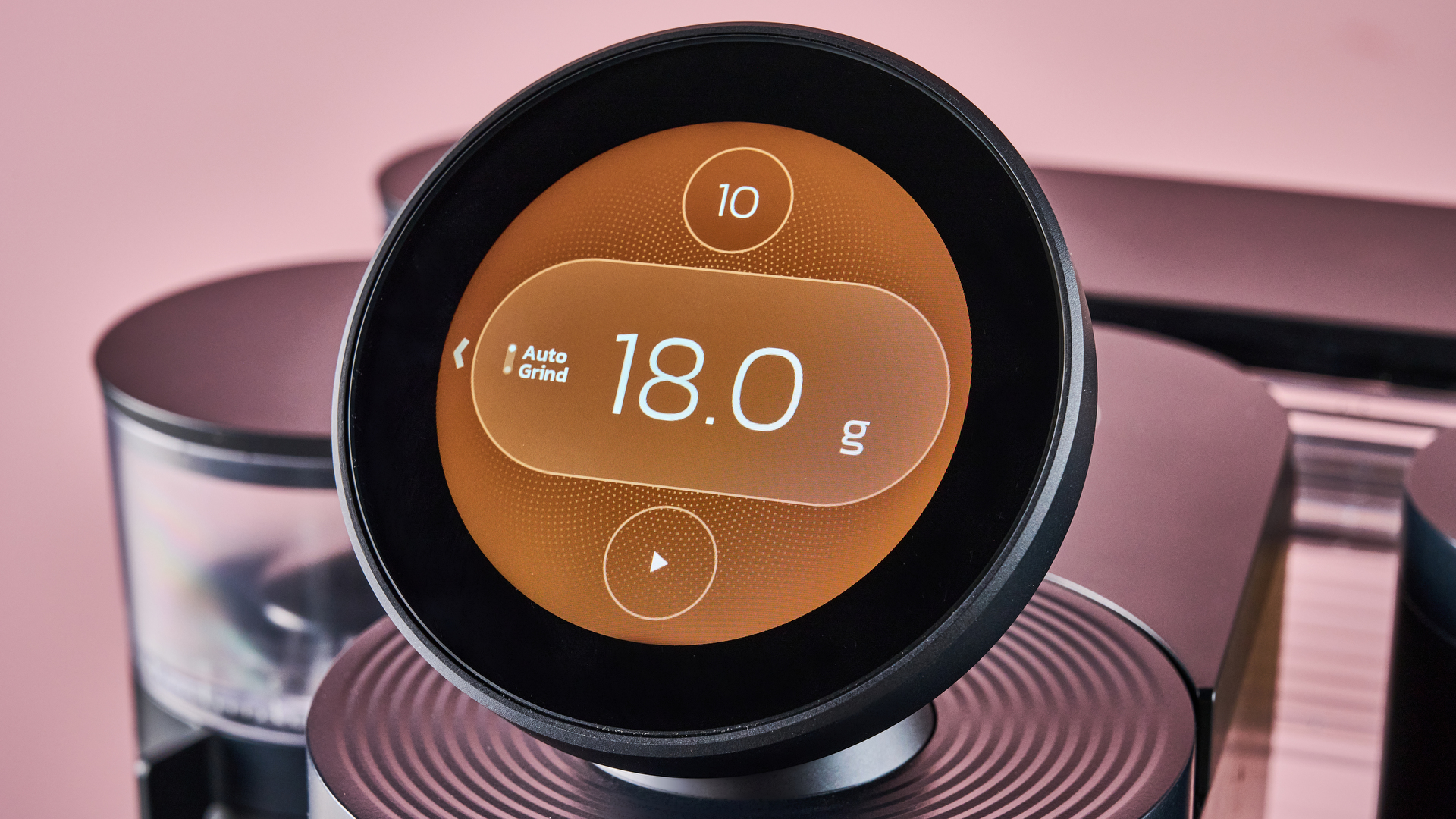 A closeup of the Meraki's touch screen, showing its grind settings &amp;mdash; it's currently set to 18g.