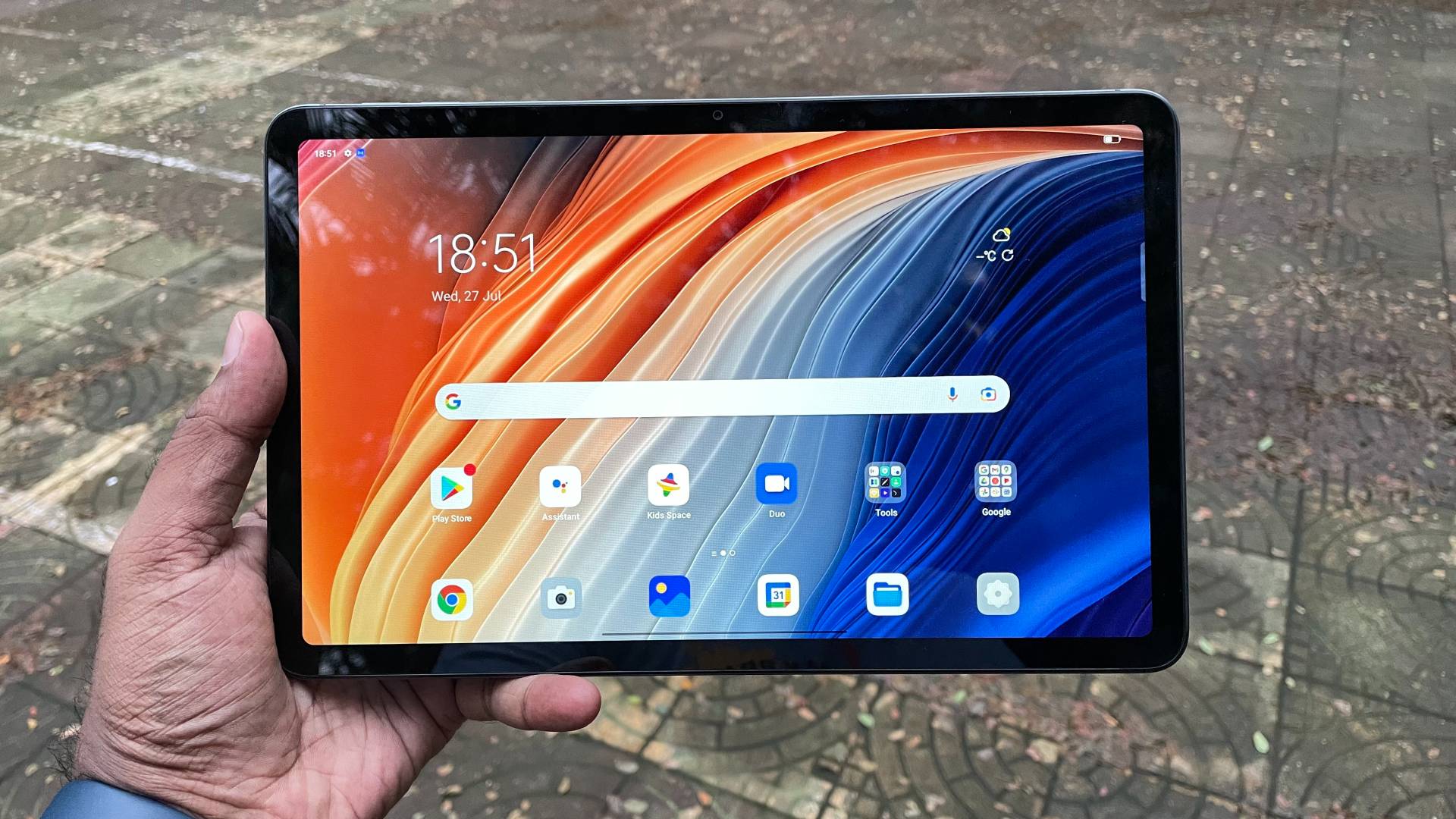 Oppo Pad Air front view in landscape in outdoor conditions