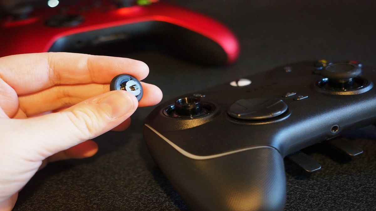 Photograph of the Razer Wolverine V2 Chroma&#039;s interchangeable magnet analog sticks.