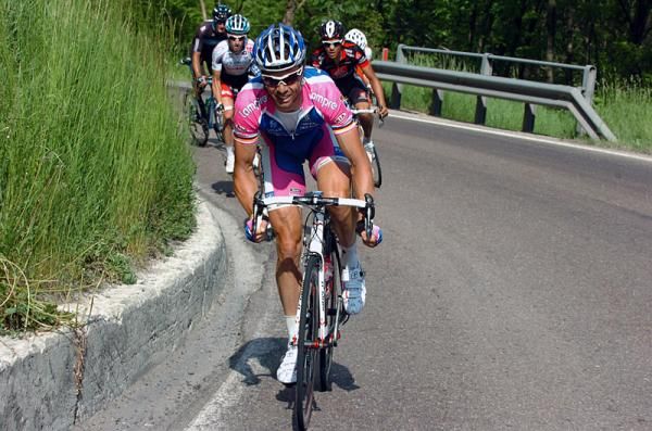 Danilo Hondo (Lampre - Farnese Vini) leads the break.