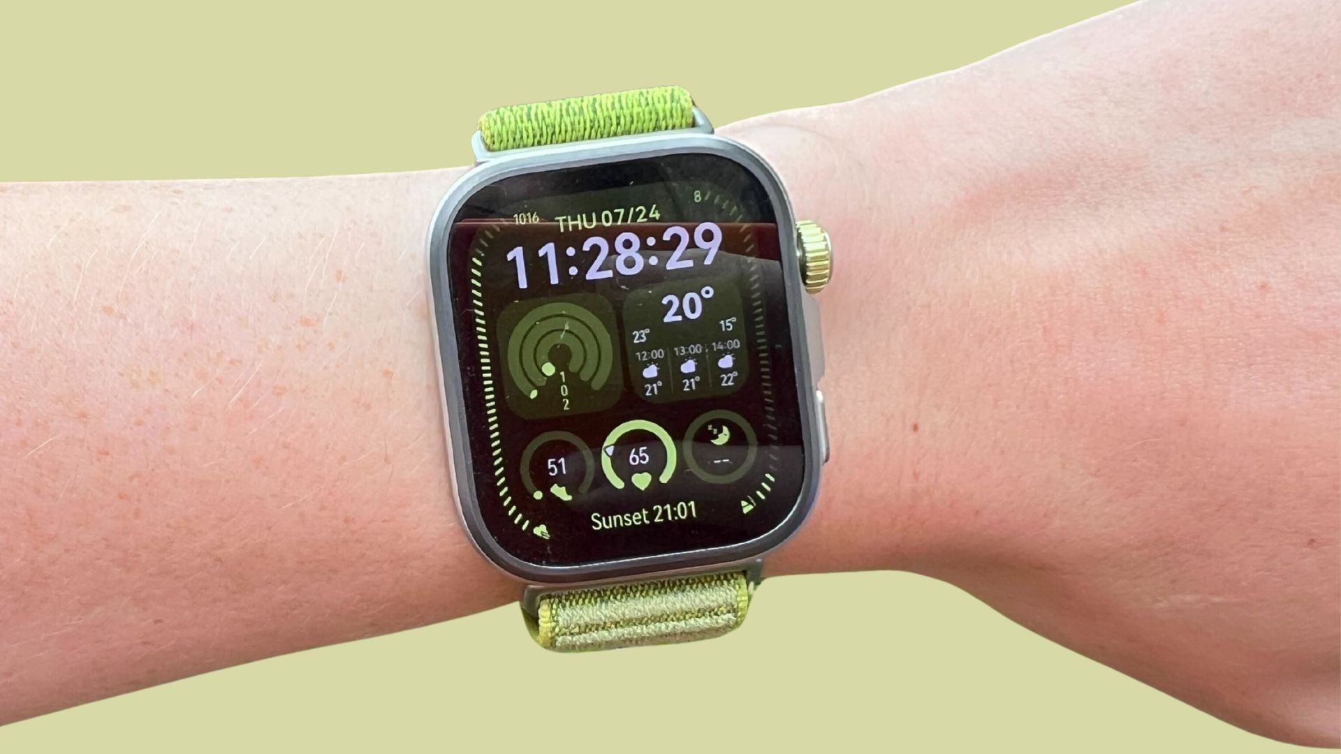 Grace Walsh testing the Huawei Watch Fit 4 Pro