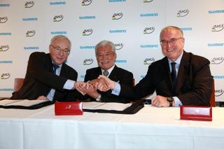 UCI Director General Jean-Pierre Strebel, Yoshizo Shimano and Pat McQuaid (from left to right) shake hands to confirm the extension of the technical partnership.