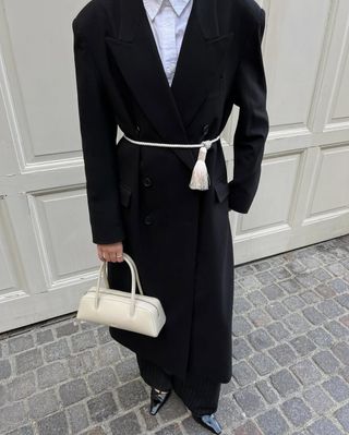 @signeemilieolesen holding a Freja Mercer Bag.