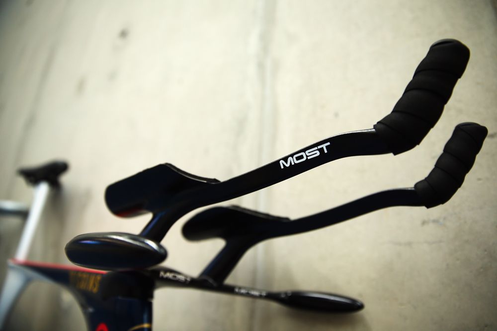 one-piece titanium handlebar and frameset for aerodynamic