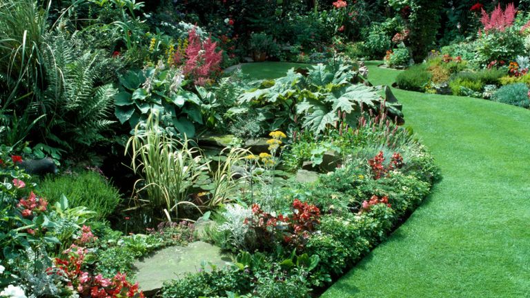 15 Garden Edging Ideas To Enhance Your, Suburban Lawn And Garden Mulch Delivery London