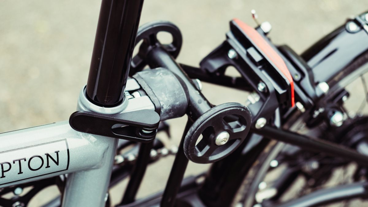 The pushalong wheels of a Brompton P-Line