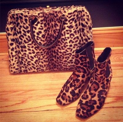 Wood, Brown, Pattern, Hardwood, Wood stain, Natural material, Wood flooring, Beige, Fur, Fawn,